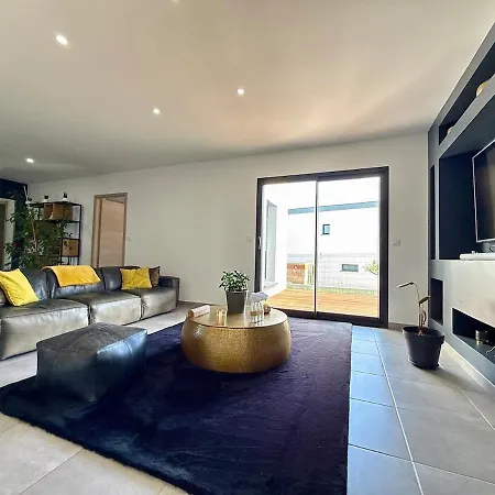 Beautiful With Private Pool For 6 Guests *