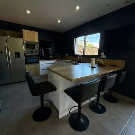 Βίλα Beautiful With Private Pool For 6 Guests *