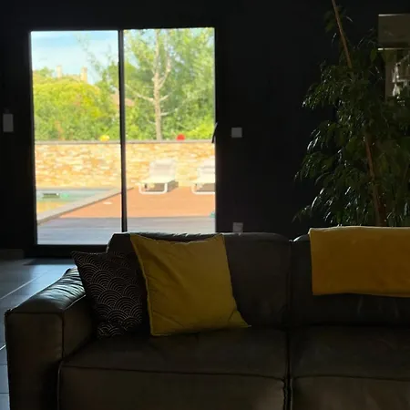 Beautiful With Private Pool For 6 Guests Willa *