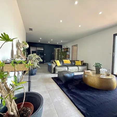 Beautiful With Private Pool For 6 Guests Willa
