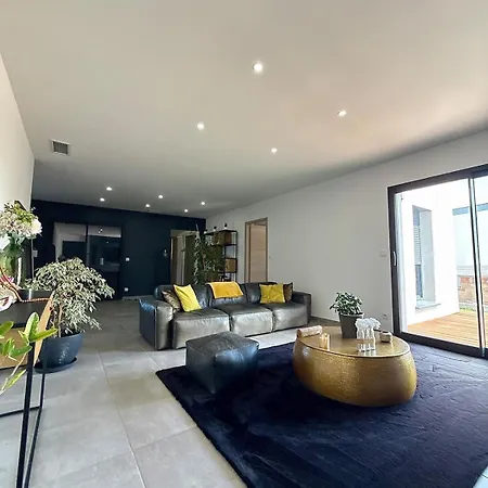 Βίλα Beautiful With Private Pool For 6 Guests