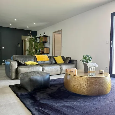 Beautiful With Private Pool For 6 Guests Willa *