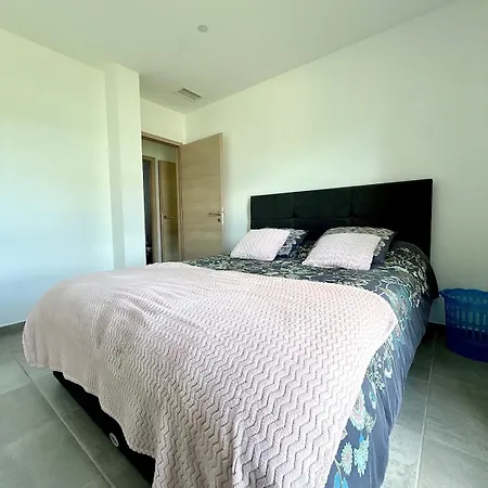 Βίλα Beautiful With Private Pool For 6 Guests