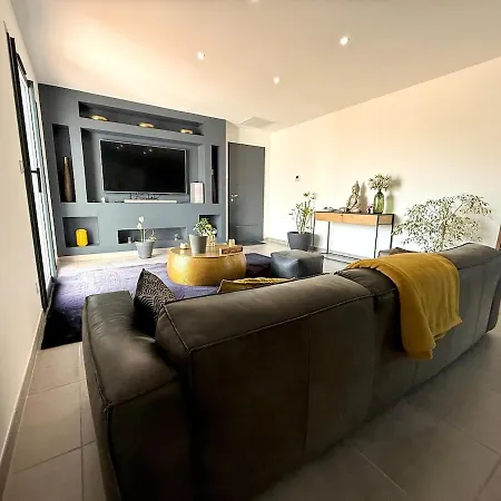 Beautiful With Private Pool For 6 Guests