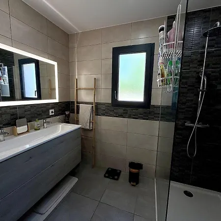 Βίλα Beautiful With Private Pool For 6 Guests