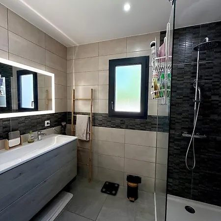 Beautiful With Private Pool For 6 Guests