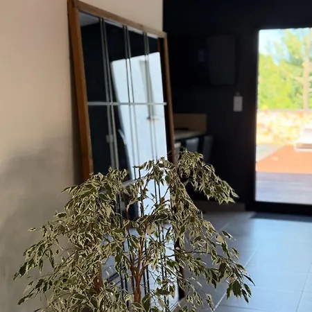 Beautiful With Private Pool For 6 Guests Βίλα *